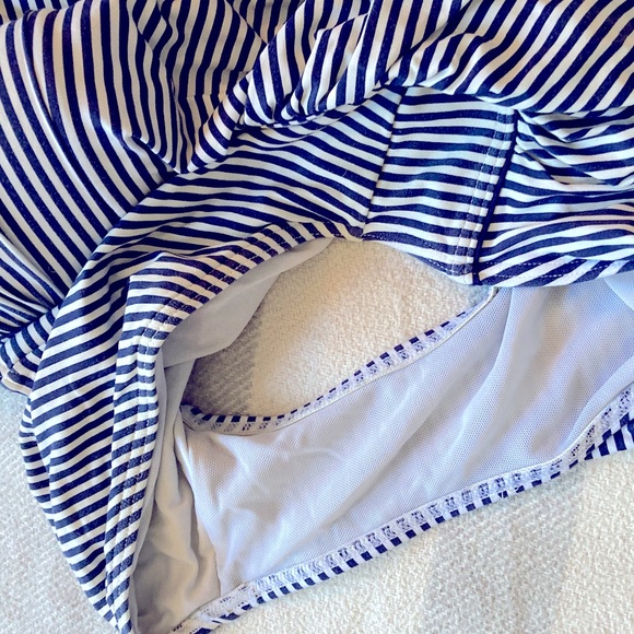 Niptuck Swim Striped One Piece Bathing Suit Size 10 Slimming Classic Nautical - Picture 4 of 5